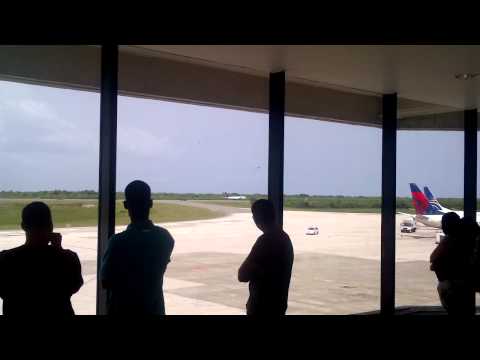 primer viaje , aeropuerto de santo domingo