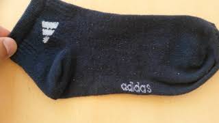 Adidas (not: Orjinal Değil) çorap sembolünün arkasında Allah yazıyor.