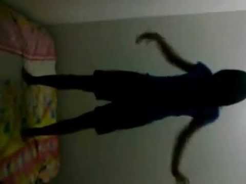 Kid dances to Honey Singhs Inna bhi na dope shope mariya karo...