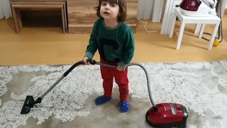 İki Oyuncak Süpürge Olmasına Rağmen Bir Türlü Geçinemeyen Küçük Afacanlar.