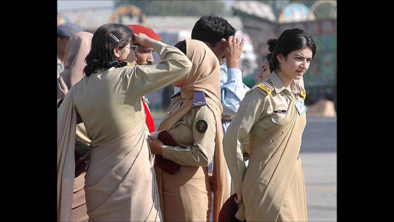 Pakistani public nude mujra