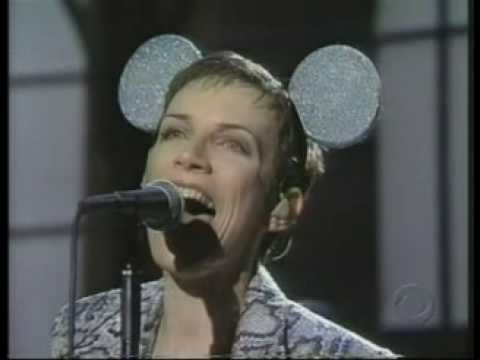 Annie Lennox NO MORE I LOVE YOUS (live + interview)