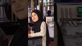 Swift Hands This Hijabi Bartender Is A Pro At Making Ice Cream