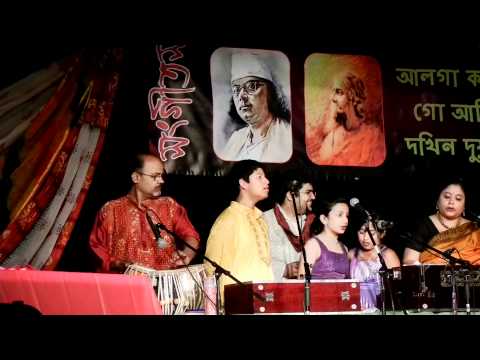 shukno patar nupur paye--Nazrulgeeti group song; by Nandini...