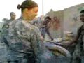 مجنده امريكيه تخبز في العراق_USA Girl soldier doing Iraqi Bread