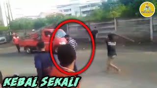 Out Of Luck The Thief Was Caught By Residents And Was Angred