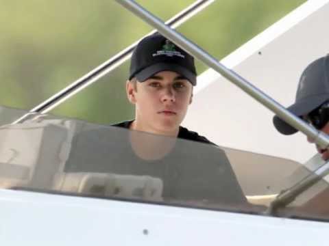 Justin Bieber fishing with Selena Gomez in Florida New Tattoo March 11 