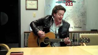 Watch Greg Hanna Singin To The Radio video