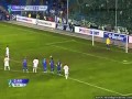 لاعب يتصدى لركلة الجزاء بعد طرد الحارس موهبة
