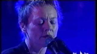 Watch Laurie Anderson Beginning French video