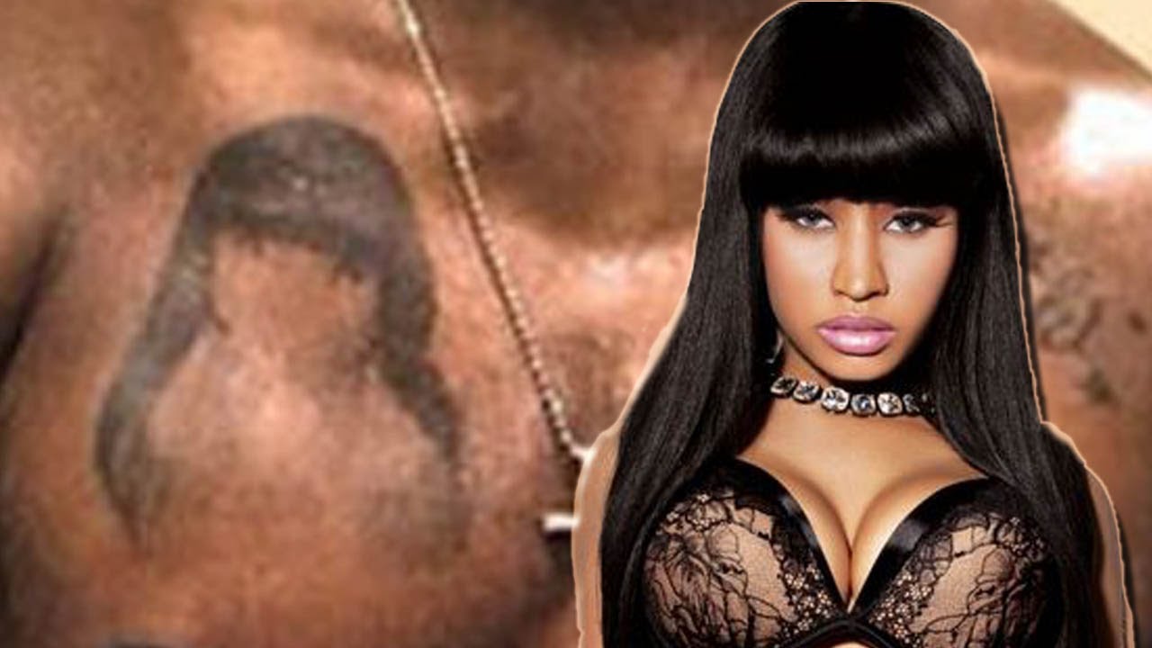 Nicki Minaj naken och visar hennes rov