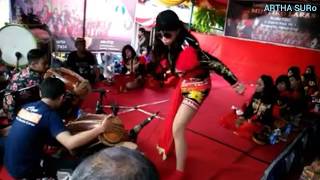 Ndolalak Putri Mustiko Laras 03 Penari Cantik Kesurupan Heboh Paha Mulus Y Goyang Hot