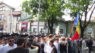 Видео Гей (ЛГБТ) парад в Кишинёве, Столкновения с полицией. от Константин Светличный, улица Букурешть, Кишинёв, Молдова