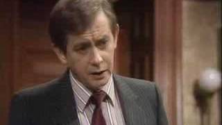 The empty hospital - Yes Minister - BBC comedy