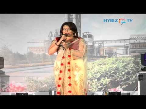 Entertainment - Pardes heroine Mahima Chaudhry singing on stage...