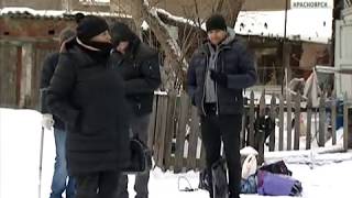 Видео В районе улицы Марковского загорелся старый двухэтажный деревянный дом во дворе от ВЕСТИ. КРАСНОЯРСК, улица Марковского, Красноярск, Россия