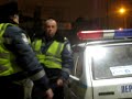 Видео Лысый Гаишник бросается на людей на заправке.avi