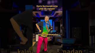 Karnı Burnundaki Atiye, Hoplayıp Zıpla Dans Edince Takipçilerinin Yüreğini Ağzına Getirdi