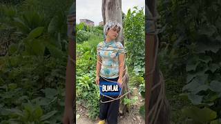 Annemin Balıklı Terliğini Sattım