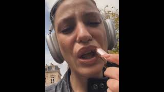 Serenay Sarıkaya Ruj Sürüyor
