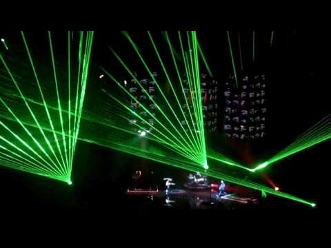 Muse - New Born - Live in Oakland 4/15/10 with awesome lasers!