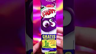 Fritt Wild Berry Unwrapping