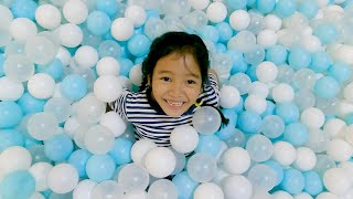 Keysha & Sheena Bermain Prosotan Mandi Bola - Kids Play Indoor Games And Have Fun