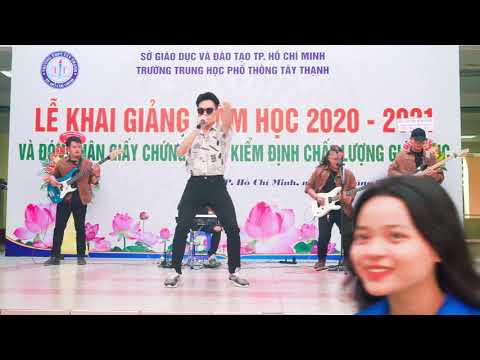 Người đàn bà hóa đá Lễ Khai giảng trường THPT Tây Thạnh