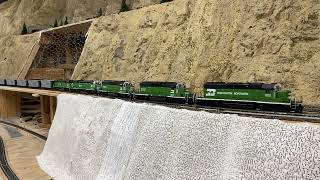 The second level is finally open for running these BN locomotives with a empty coal train.
