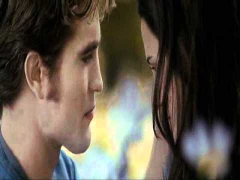 Edward And Bella kissing In Eclipse