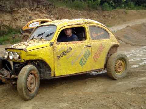 FUSCA BAJA BUG VS JEEP SUPERANDO TRILHAS 4x2 vs 4x4