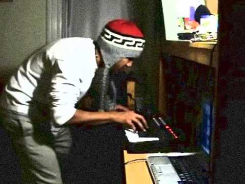 Beatboxing on my New Korg R3 Vocoder/Synth
