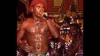 Watch Carlinhos Brown Zanza video