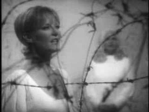 Petula Clark et Peggy Lee -  When Johnny comes marching home
