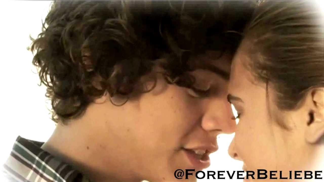 Harry Styles- What Makes You Beautiful ? - YouTube