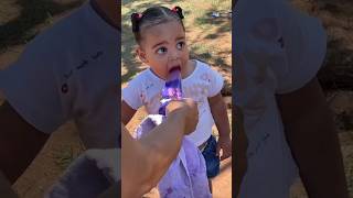 Chupando Picole Com A Vovô Maria Fernanda Criança De 2 Anos