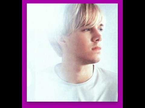Tell me who you are Video