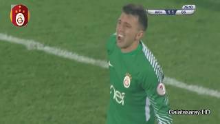 Muslera Sakatlanma Ani Sakatliğina Rağmen Maçi Birakmiyor