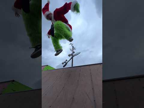 Christmas vibes‼️🎅🏼 #skateedit #skateramp #oc #creativeskateclips #skatepark