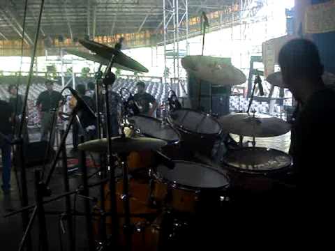 Motherjane playing chasing the sun for Sound Check Nazrul Manch...