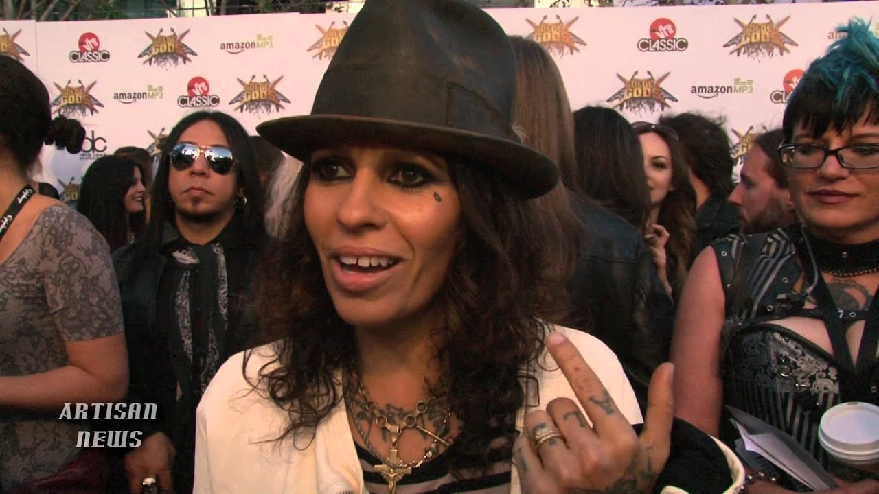 raw linda perry talks married life with sara gilbert raw linda perry talks married life with sara gilbert