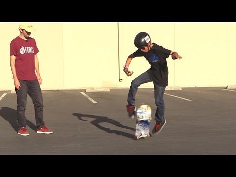YOUNG SKATER LANDS 3 TREFLIPS AFTER HIS FIRST LESSON!