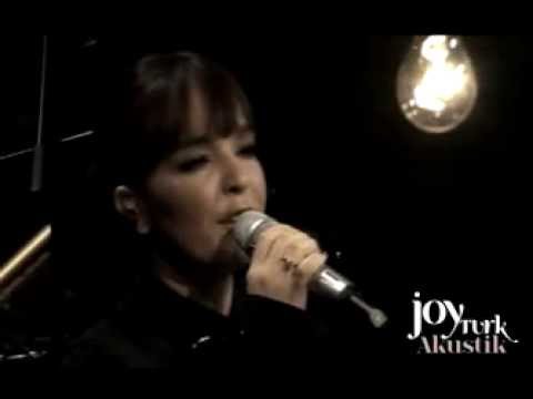 Bengü - Gelen Seni Soruyor (JoyTurk Akustik) Bengü - Gelen Seni Soruyor (JoyTurk Akustik) klip izle