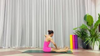 4K Étirements Matinaux Relaxants Au Lit Yoga Girl Ally Flexible