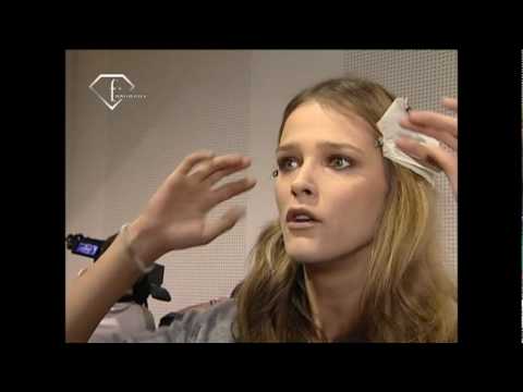 fashiontv | FTV.com - Models Talk F/W 07-08 Carmen Kass