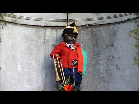 Little Man Pee (Piss) in Brussels - Manneken Pis