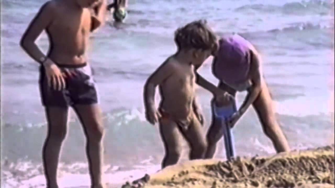 Подростки Нудисты С Родителями На Пляже