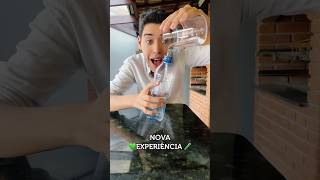 Experiência Da Fumaça Que Sai Da Garrafa