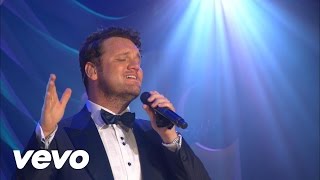 Watch David Phelps Ave Maria video