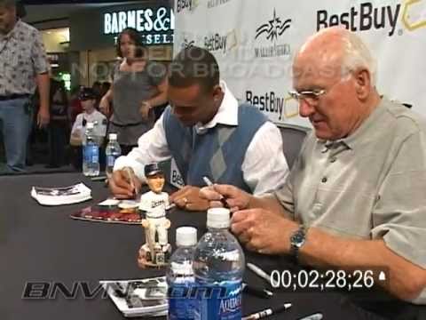8/16/2008 Harmon Killebrew signing autographs at the Mall Of America with Carlos Gomez